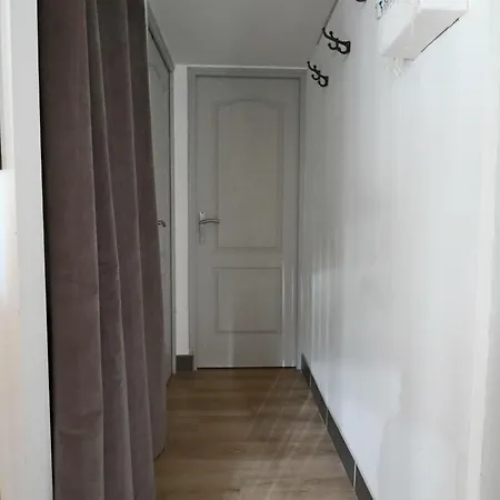 Loft En Centre-ville, 4 Pers., Parking Prive - Fr-1-858-17 La Bourboule